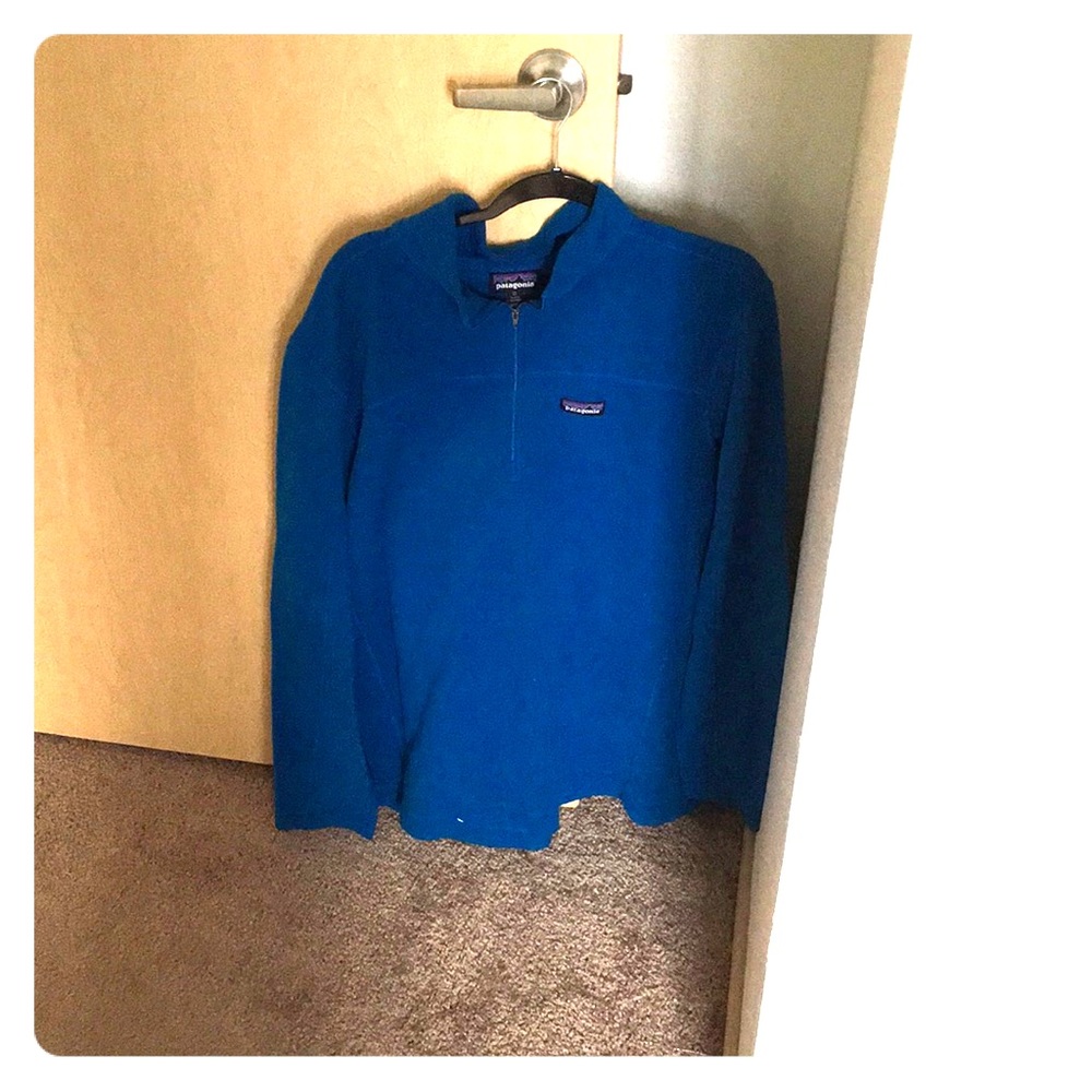 Men’s Patagonia pullover.